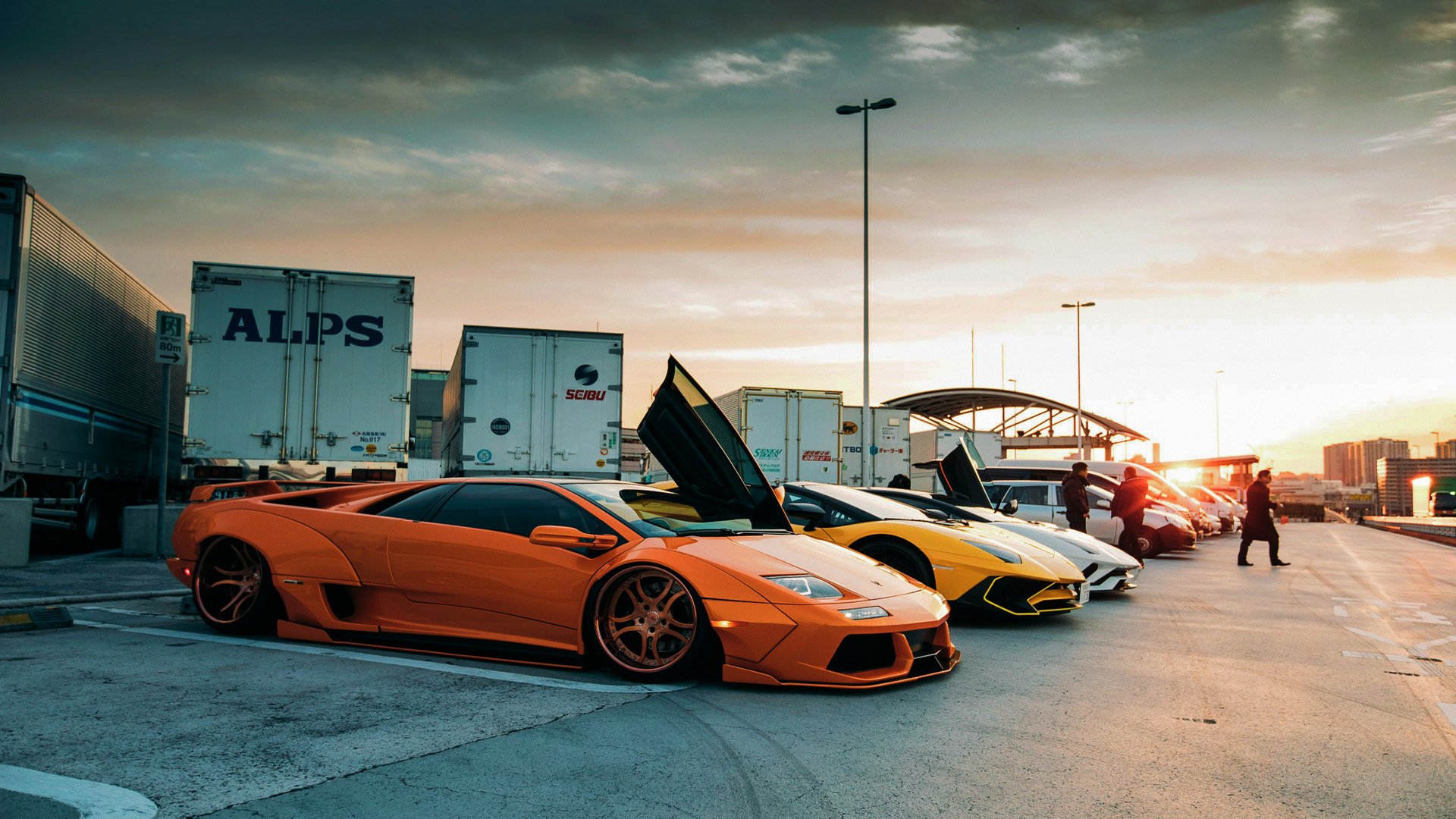 前锋是否逐渐承担中场抢断与推进的双重角色,前锋现象