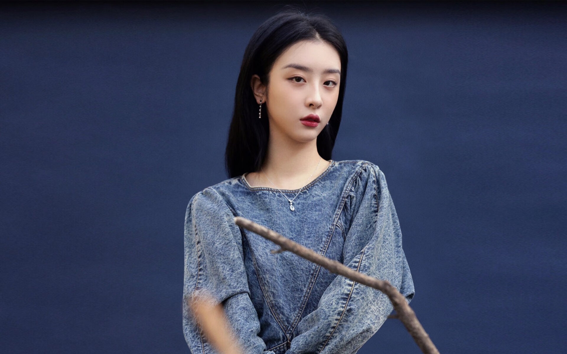 全黑队无情防守，保持比赛的高压节奏