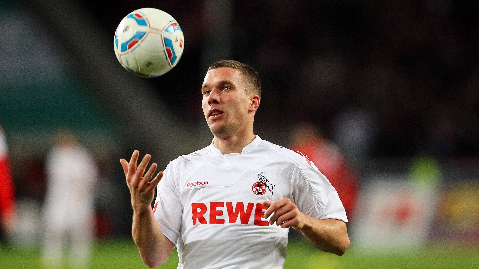 俱乐部官方回应球迷关切，承诺改善观赛体验，俱乐部球服